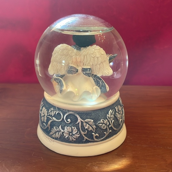 Rare Find Vintage Sarah’s Angels “Dionne”-Figurine Snow Globe-2003 Mind Spring - Picture 2 of 3